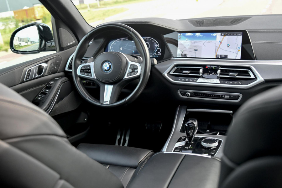 BMW X5 XDrive45e M-Sport. Aero, Luchtv, Pano, 360, HUD, ACC, Keyless, Trekhaak, H/K, Leder, Sfeer, 21'' CarPlay!