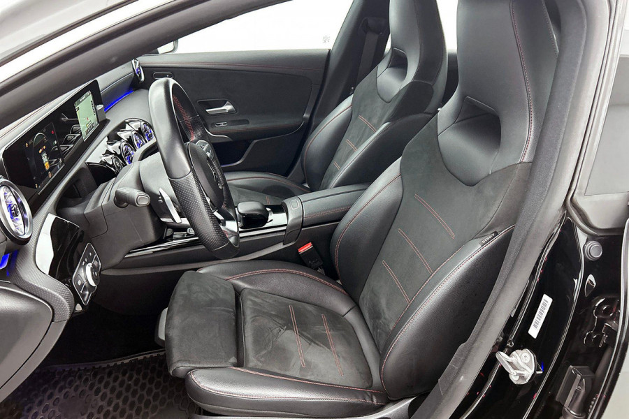 Mercedes-Benz CLA-Klasse 200 Premium Plus AMG-Line(Dealer OndH, Sfeer-Verlichting, Navi, StoelV, Cruise Control, Climate Con, Etc)