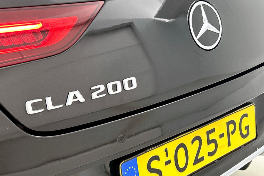 Mercedes-Benz CLA-Klasse 200 Premium Plus AMG-Line(Dealer OndH, Sfeer-Verlichting, Navi, StoelV, Cruise Control, Climate Con, Etc)