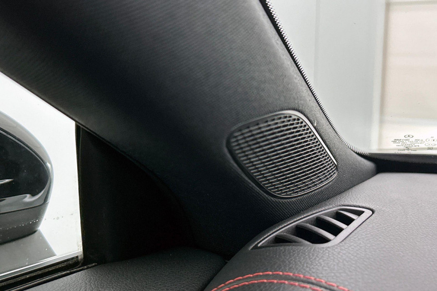 Mercedes-Benz CLA-Klasse 200 Premium Plus AMG-Line(Dealer OndH, Sfeer-Verlichting, Navi, StoelV, Cruise Control, Climate Con, Etc)