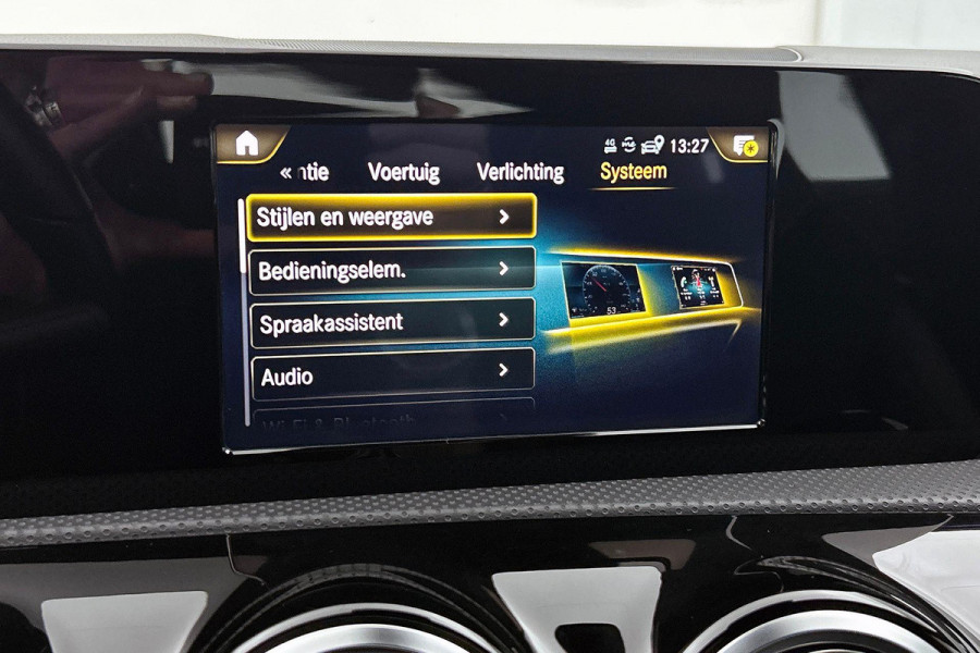 Mercedes-Benz CLA-Klasse 200 Premium Plus AMG-Line(Dealer OndH, Sfeer-Verlichting, Navi, StoelV, Cruise Control, Climate Con, Etc)