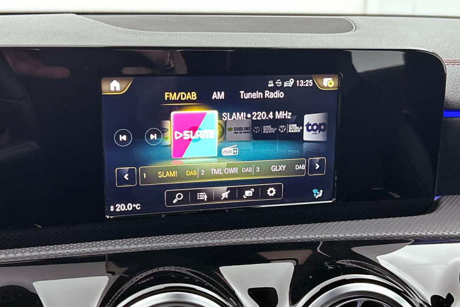 Mercedes-Benz CLA-Klasse 200 Premium Plus AMG-Line(Dealer OndH, Sfeer-Verlichting, Navi, StoelV, Cruise Control, Climate Con, Etc)