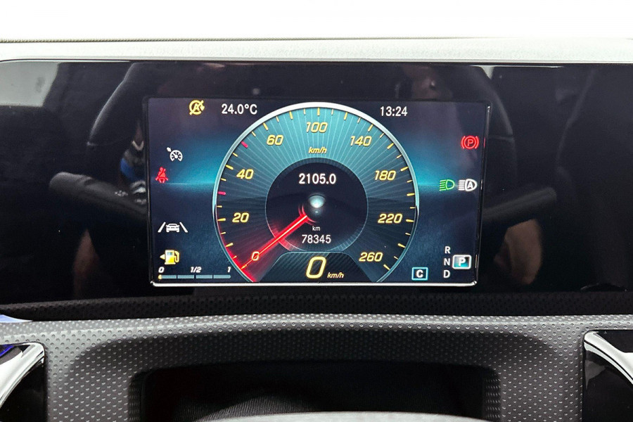Mercedes-Benz CLA-Klasse 200 Premium Plus AMG-Line(Dealer OndH, Sfeer-Verlichting, Navi, StoelV, Cruise Control, Climate Con, Etc)