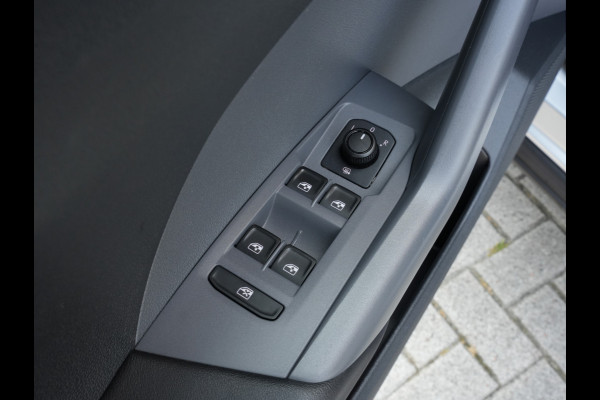 Volkswagen T-Cross 1.0 TSI Life | Adaptive Cruise | Stoelverwarming | Camera