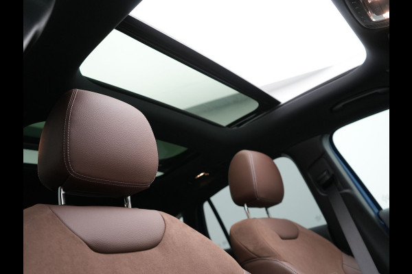 Mercedes-Benz GLA 250 e AMG Line Plug In Hybrid Facelift Night 218pk PHEV | Panodak | Adaptive Cruise | Burmester | 360 Camera | Alcantara Sportstoelen | Widescreen Navi | Keyless | Sfeerverlichting |