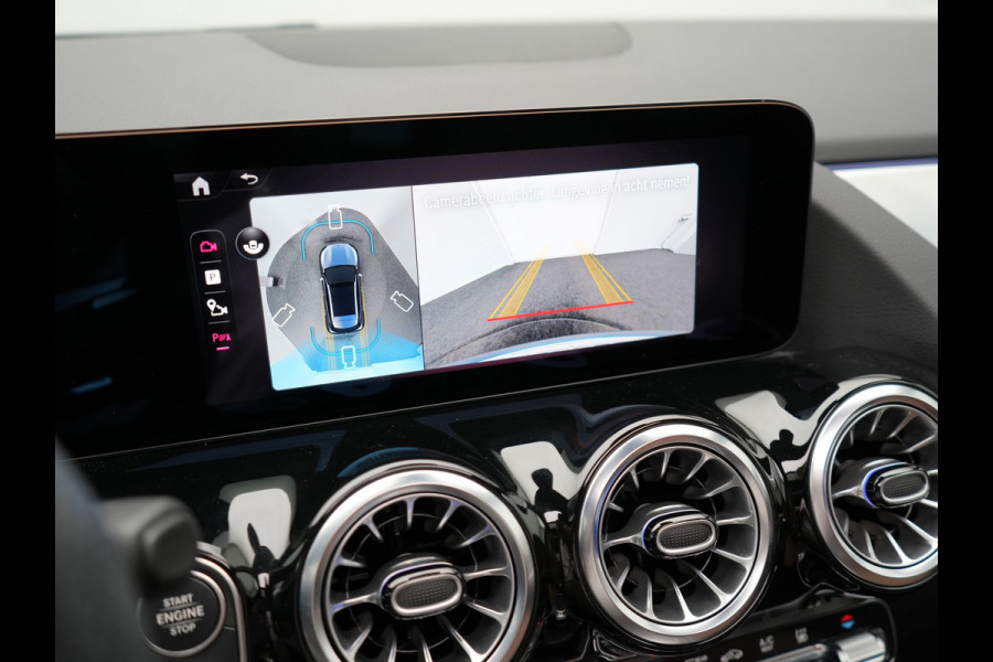 Mercedes-Benz GLA 250 e AMG Line Plug In Hybrid Facelift Night 218pk PHEV | Panodak | Adaptive Cruise | Burmester | 360 Camera | Alcantara Sportstoelen | Widescreen Navi | Keyless | Sfeerverlichting |