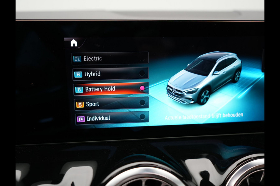 Mercedes-Benz GLA 250 e AMG Line Plug In Hybrid Facelift Night 218pk PHEV | Panodak | Adaptive Cruise | Burmester | 360 Camera | Alcantara Sportstoelen | Widescreen Navi | Keyless | Sfeerverlichting |