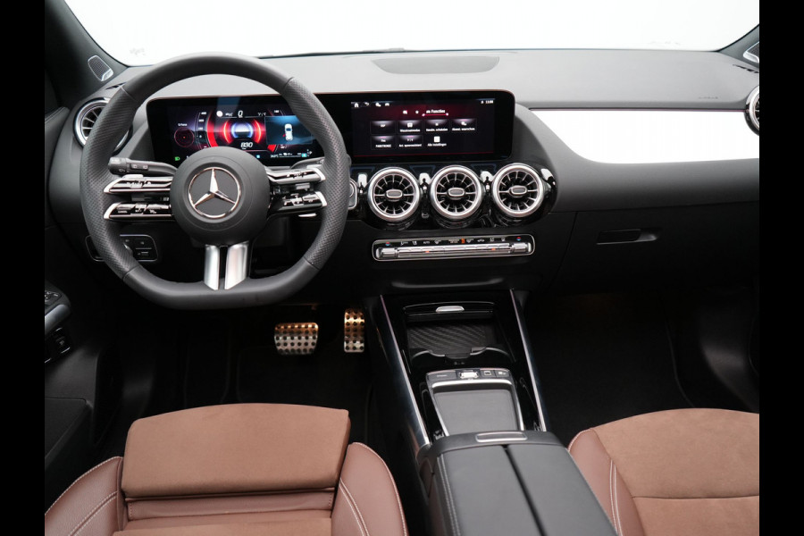 Mercedes-Benz GLA 250 e AMG Line Plug In Hybrid Facelift Night 218pk PHEV | Panodak | Adaptive Cruise | Burmester | 360 Camera | Alcantara Sportstoelen | Widescreen Navi | Keyless | Sfeerverlichting |