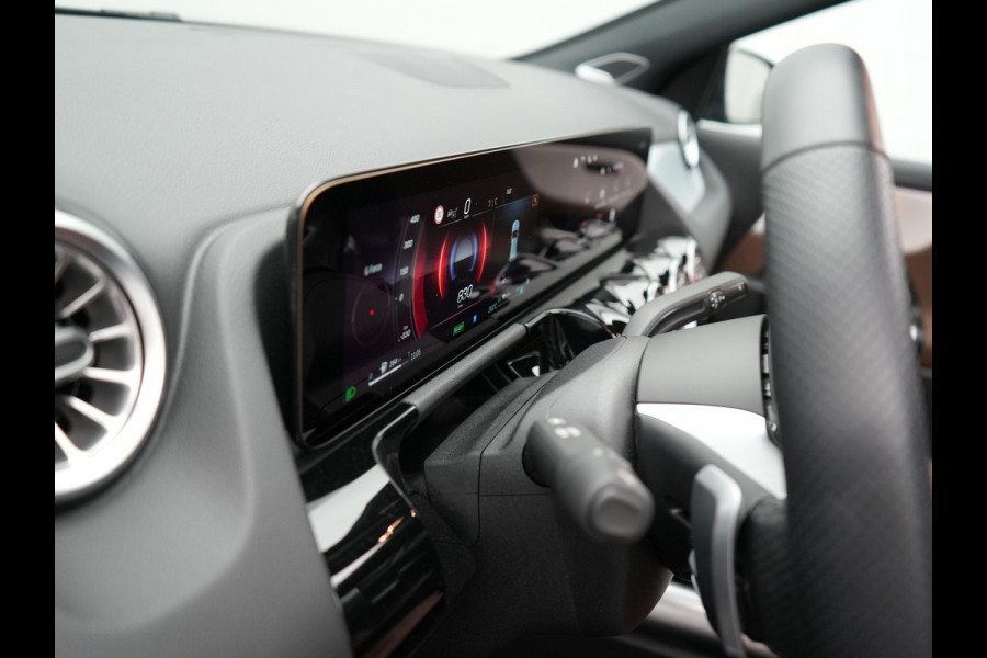 Mercedes-Benz GLA 250 e AMG Line Plug In Hybrid Facelift Night 218pk PHEV | Panodak | Adaptive Cruise | Burmester | 360 Camera | Alcantara Sportstoelen | Widescreen Navi | Keyless | Sfeerverlichting |