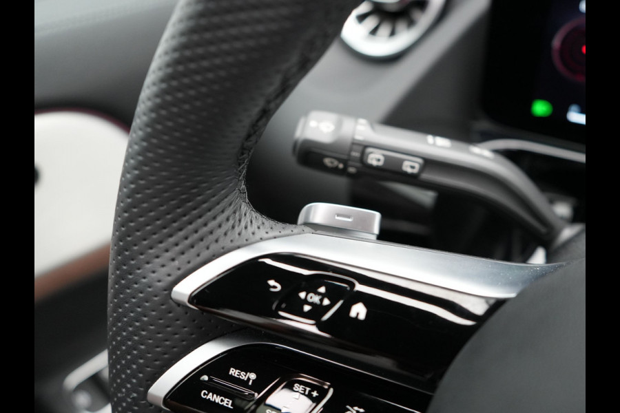 Mercedes-Benz GLA 250 e AMG Line Plug In Hybrid Facelift Night 218pk PHEV | Panodak | Adaptive Cruise | Burmester | 360 Camera | Alcantara Sportstoelen | Widescreen Navi | Keyless | Sfeerverlichting |