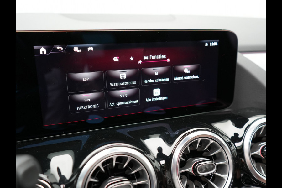 Mercedes-Benz GLA 250 e AMG Line Plug In Hybrid Facelift Night 218pk PHEV | Panodak | Adaptive Cruise | Burmester | 360 Camera | Alcantara Sportstoelen | Widescreen Navi | Keyless | Sfeerverlichting |