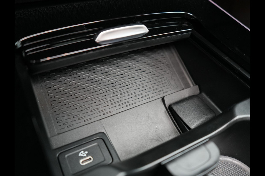 Mercedes-Benz GLA 250 e AMG Line Plug In Hybrid Facelift Night 218pk PHEV | Panodak | Adaptive Cruise | Burmester | 360 Camera | Alcantara Sportstoelen | Widescreen Navi | Keyless | Sfeerverlichting |