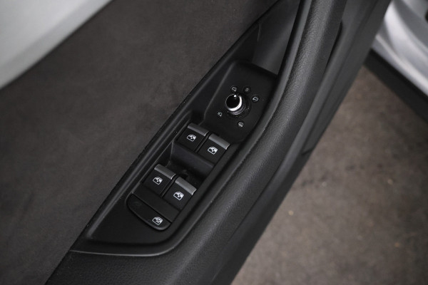 Audi A4 Limousine 2.0 TFSI MHEV Sport S line black edition Leer, Virtual dash! S-Line, Trekhaak
