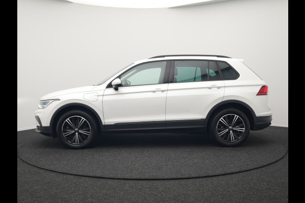 Volkswagen Tiguan 1.4 TSI eHybrid Plug in Hybrid | PHEV | Trekhaak af Fabriek | Adaptive Cruise | LED | DAB | Navi | Verwarmde Stoelen & Stuur |
