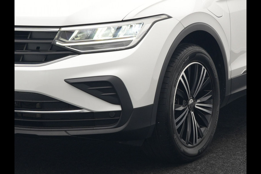 Volkswagen Tiguan 1.4 TSI eHybrid Plug in Hybrid | PHEV | Trekhaak af Fabriek | Adaptive Cruise | LED | DAB | Navi | Verwarmde Stoelen & Stuur |