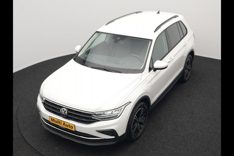 Volkswagen Tiguan 1.4 TSI eHybrid Plug in Hybrid | PHEV | Trekhaak af Fabriek | Adaptive Cruise | LED | DAB | Navi | Verwarmde Stoelen & Stuur |