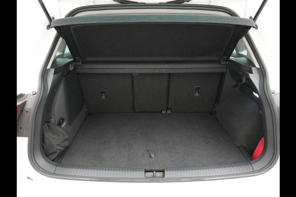 Volkswagen Tiguan 1.4 TSI eHybrid Plug in Hybrid | PHEV | Trekhaak af Fabriek | Adaptive Cruise | LED | DAB | Navi | Verwarmde Stoelen & Stuur |