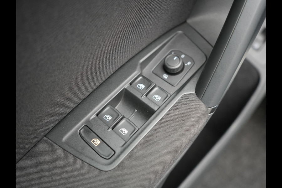 Volkswagen Tiguan 1.4 TSI eHybrid Plug in Hybrid | PHEV | Trekhaak af Fabriek | Adaptive Cruise | LED | DAB | Navi | Verwarmde Stoelen & Stuur |