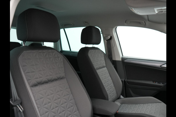 Volkswagen Tiguan 1.4 TSI eHybrid Plug in Hybrid | PHEV | Trekhaak af Fabriek | Adaptive Cruise | LED | DAB | Navi | Verwarmde Stoelen & Stuur |