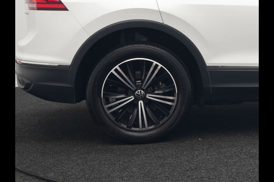 Volkswagen Tiguan 1.4 TSI eHybrid Plug in Hybrid | PHEV | Trekhaak af Fabriek | Adaptive Cruise | LED | DAB | Navi | Verwarmde Stoelen & Stuur |