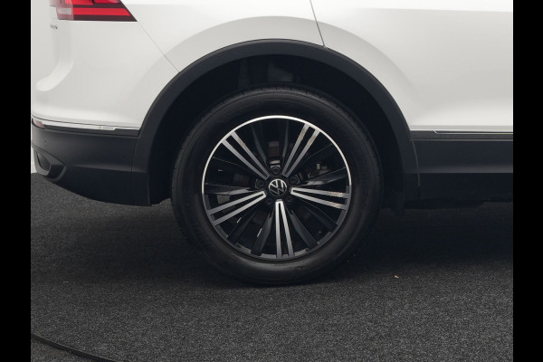 Volkswagen Tiguan 1.4 TSI eHybrid Plug in Hybrid | PHEV | Trekhaak af Fabriek | Adaptive Cruise | LED | DAB | Navi | Verwarmde Stoelen & Stuur |