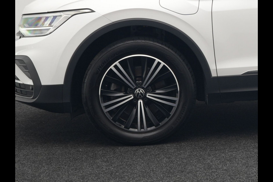 Volkswagen Tiguan 1.4 TSI eHybrid Plug in Hybrid | PHEV | Trekhaak af Fabriek | Adaptive Cruise | LED | DAB | Navi | Verwarmde Stoelen & Stuur |