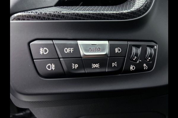 BMW 2 Serie Gran Coupé 218i Executive Edition Automaat (NAVI, SPORTSTOELEN, CARPLAY, PDC, LEDER, 1e EIGENAAR, DEALER ONDERHOUDEN)
