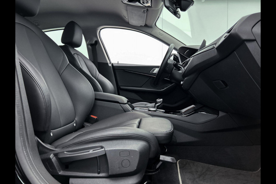 BMW 2 Serie Gran Coupé 218i Executive Edition Automaat (NAVI, SPORTSTOELEN, CARPLAY, PDC, LEDER, 1e EIGENAAR, DEALER ONDERHOUDEN)