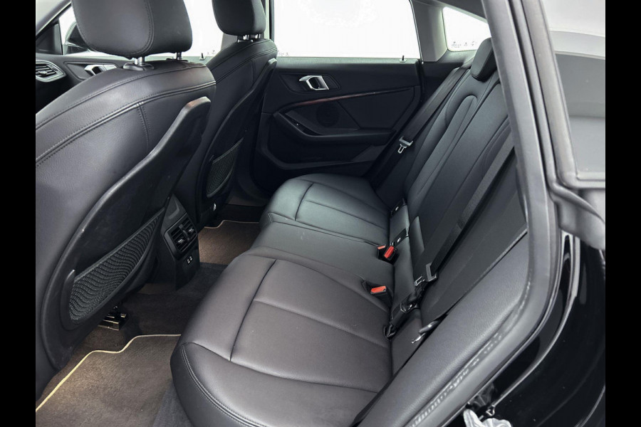BMW 2 Serie Gran Coupé 218i Executive Edition Automaat (NAVI, SPORTSTOELEN, CARPLAY, PDC, LEDER, 1e EIGENAAR, DEALER ONDERHOUDEN)