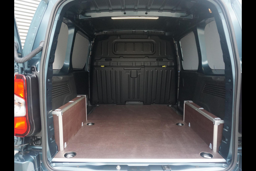 Opel Combo Electric L1 50 kWh. | 8 jaar garantie | 3 zitplaatsen | zeer luxe uitvoering | rijklaarprijs