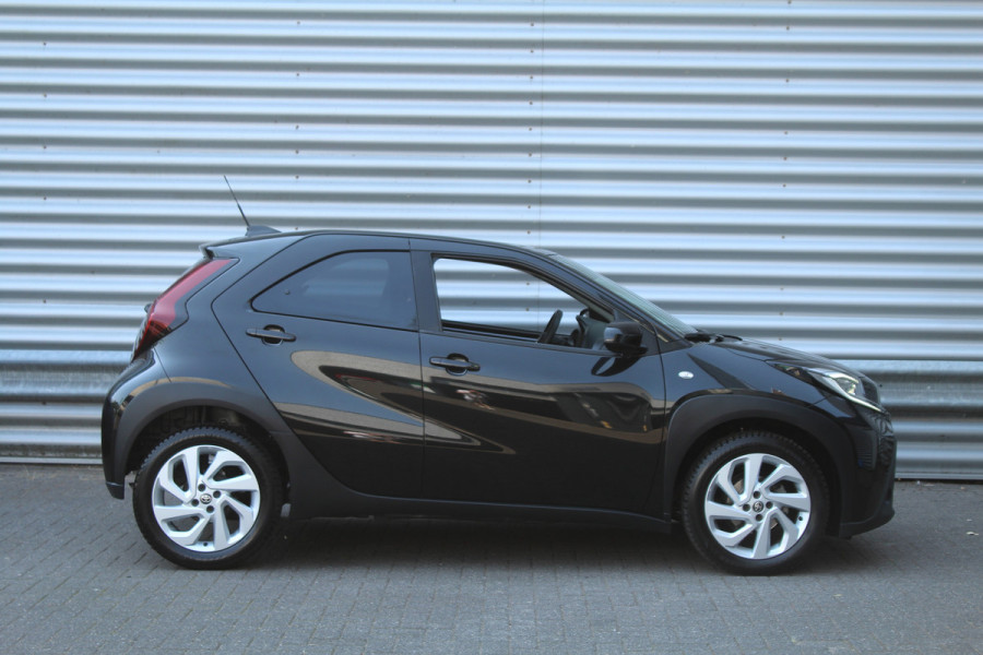 Toyota Aygo X 1.0 VVT-i 73pk MT first NL-Auto NAP 10 Jaar Garantie Clima Cruise Carplay Camera 17"LMV