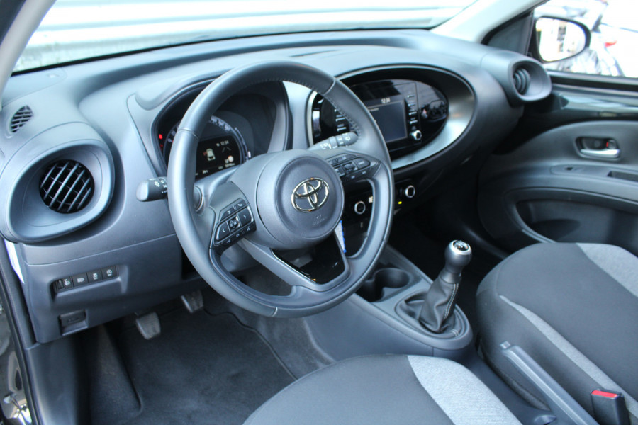 Toyota Aygo X 1.0 VVT-i 73pk MT first NL-Auto NAP 10 Jaar Garantie Clima Cruise Carplay Camera 17"LMV