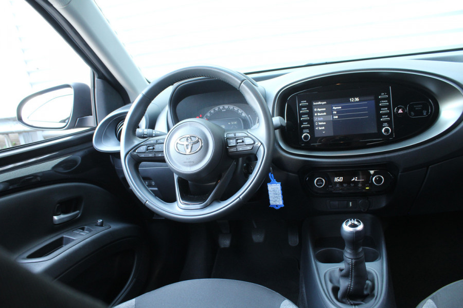 Toyota Aygo X 1.0 VVT-i 73pk MT first NL-Auto NAP 10 Jaar Garantie Clima Cruise Carplay Camera 17"LMV