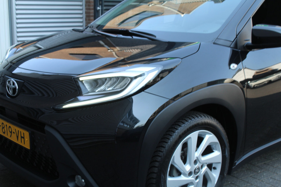 Toyota Aygo X 1.0 VVT-i 73pk MT first NL-Auto NAP 10 Jaar Garantie Clima Cruise Carplay Camera 17"LMV