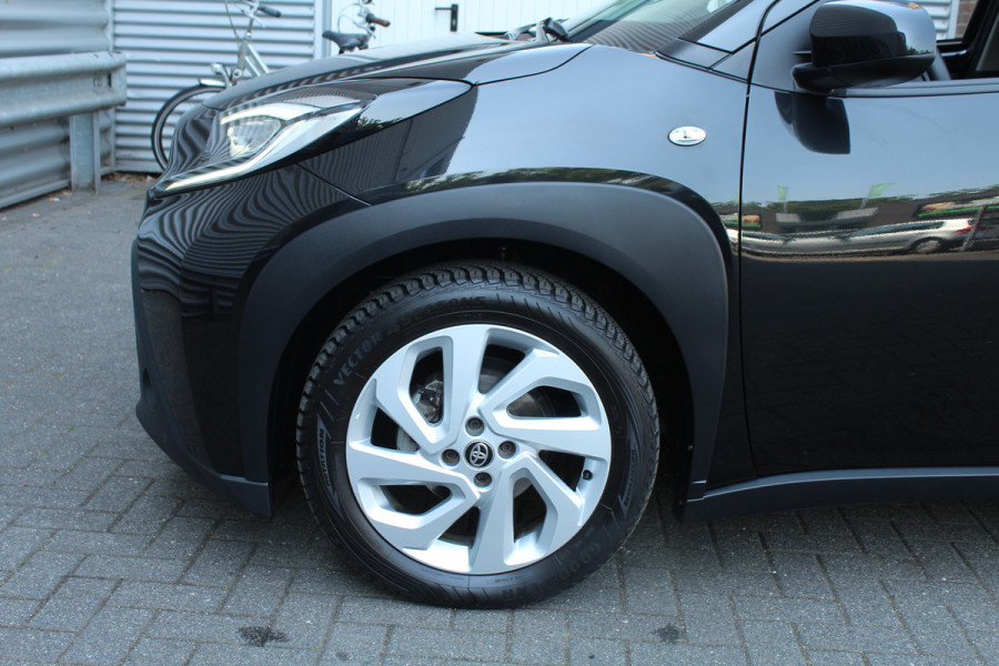 Toyota Aygo X 1.0 VVT-i 73pk MT first NL-Auto NAP 10 Jaar Garantie Clima Cruise Carplay Camera 17"LMV