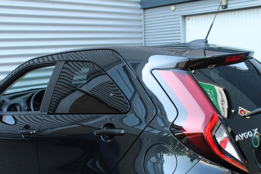 Toyota Aygo X 1.0 VVT-i 73pk MT first NL-Auto NAP 10 Jaar Garantie Clima Cruise Carplay Camera 17"LMV
