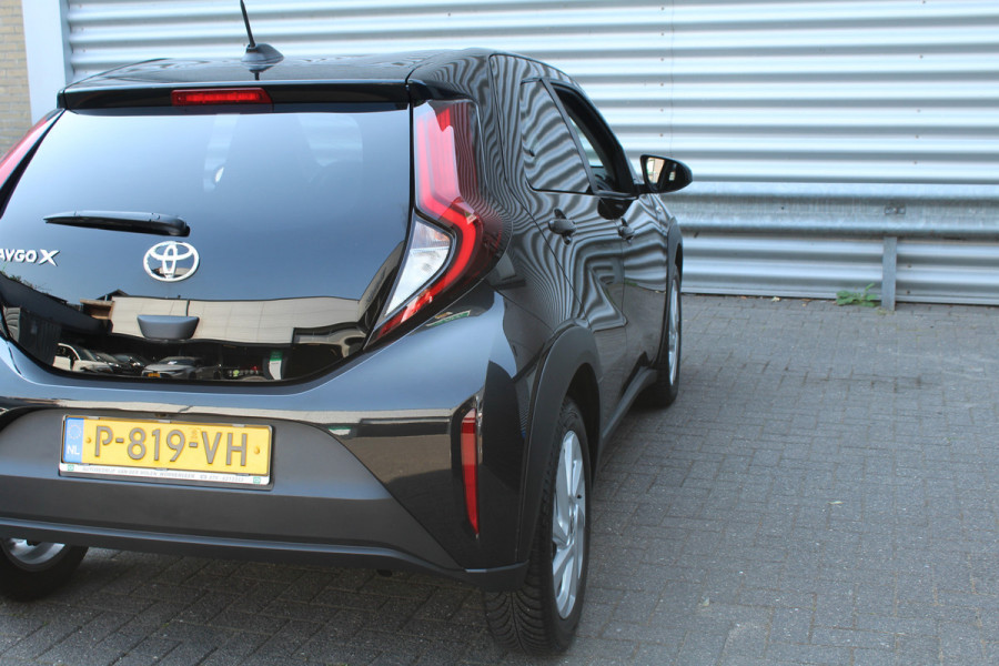 Toyota Aygo X 1.0 VVT-i 73pk MT first NL-Auto NAP 10 Jaar Garantie Clima Cruise Carplay Camera 17"LMV