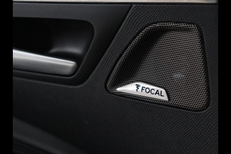 Peugeot 3008 1.6 HYbrid 225 GT | Panoramadak | Trekhaak | Stoelverwarming | Adaptive cruise | Camera | Leder/Alcantara | Focal Sound | Navigatie | Keyless | Full LED | PHEV | Plug In