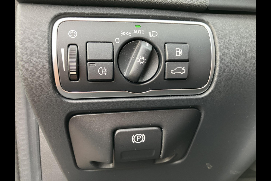 Volvo V60 1.5 T3 R-Design | Trekhaak | Lederen bekleding | NAP