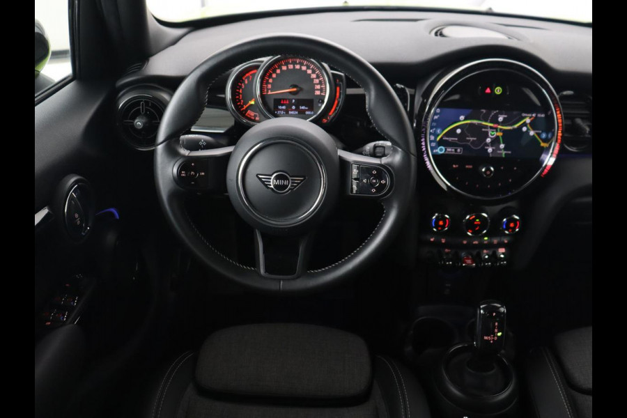 MINI Cooper 1.5 Camden Go Edition | Stoelverwarming | Camera | Carplay | Full LED | Climate control | Sportstoelen | Half leder | Cruise control | Parkeerhulp | Zesty Yellow Metallic