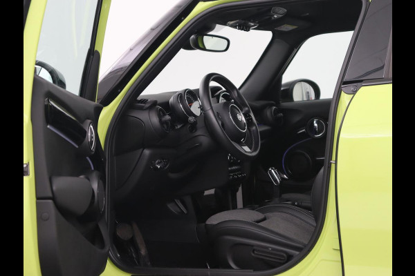 MINI Cooper 1.5 Camden Go Edition | Stoelverwarming | Camera | Carplay | Full LED | Climate control | Sportstoelen | Half leder | Cruise control | Parkeerhulp | Zesty Yellow Metallic