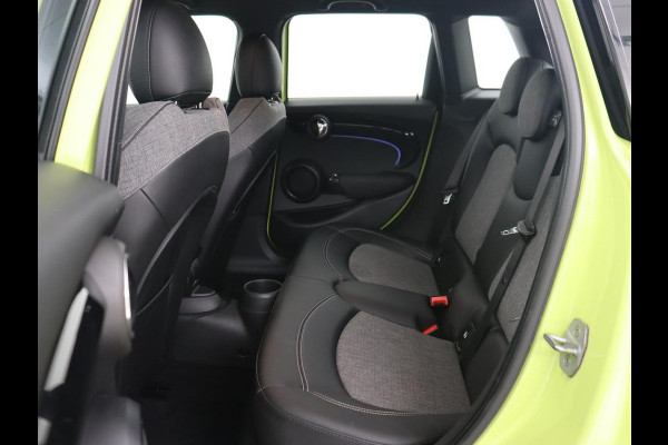 MINI Cooper 1.5 Camden Go Edition | Stoelverwarming | Camera | Carplay | Full LED | Climate control | Sportstoelen | Half leder | Cruise control | Parkeerhulp | Zesty Yellow Metallic