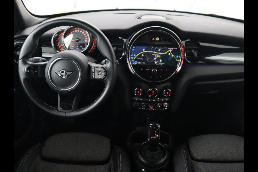 MINI Cooper 1.5 Camden Go Edition | Stoelverwarming | Camera | Carplay | Full LED | Climate control | Sportstoelen | Half leder | Cruise control | Parkeerhulp | Zesty Yellow Metallic