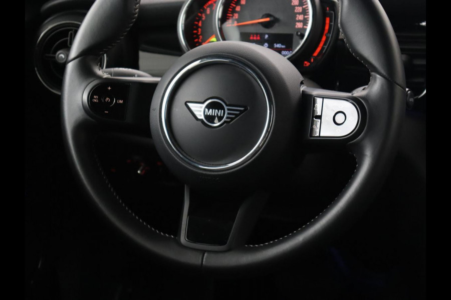 MINI Cooper 1.5 Camden Go Edition | Stoelverwarming | Camera | Carplay | Full LED | Climate control | Sportstoelen | Half leder | Cruise control | Parkeerhulp | Zesty Yellow Metallic