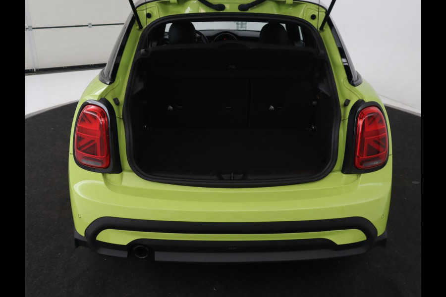 MINI Cooper 1.5 Camden Go Edition | Stoelverwarming | Camera | Carplay | Full LED | Climate control | Sportstoelen | Half leder | Cruise control | Parkeerhulp | Zesty Yellow Metallic