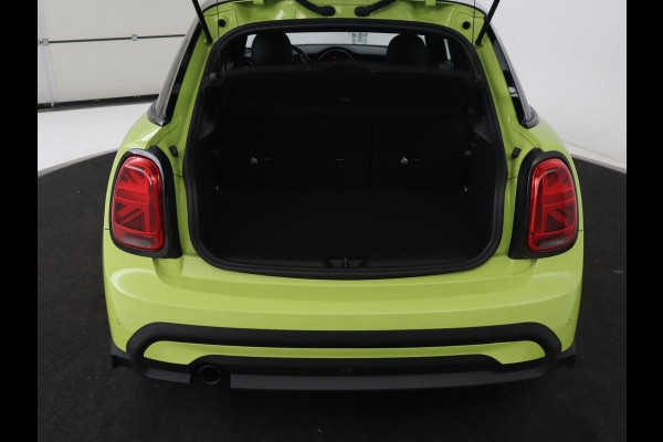 MINI Cooper 1.5 Camden Go Edition | Stoelverwarming | Camera | Carplay | Full LED | Climate control | Sportstoelen | Half leder | Cruise control | Parkeerhulp | Zesty Yellow Metallic