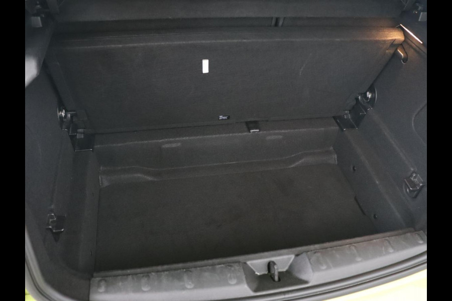 MINI Cooper 1.5 Camden Go Edition | Stoelverwarming | Camera | Carplay | Full LED | Climate control | Sportstoelen | Half leder | Cruise control | Parkeerhulp | Zesty Yellow Metallic