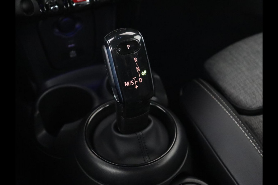 MINI Cooper 1.5 Camden Go Edition | Stoelverwarming | Camera | Carplay | Full LED | Climate control | Sportstoelen | Half leder | Cruise control | Parkeerhulp | Zesty Yellow Metallic