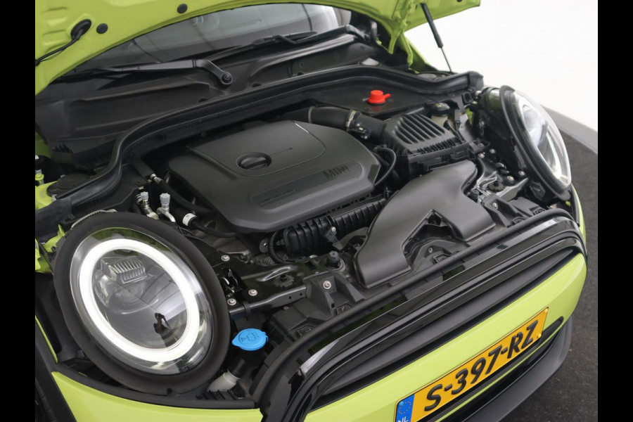 MINI Cooper 1.5 Camden Go Edition | Stoelverwarming | Camera | Carplay | Full LED | Climate control | Sportstoelen | Half leder | Cruise control | Parkeerhulp | Zesty Yellow Metallic