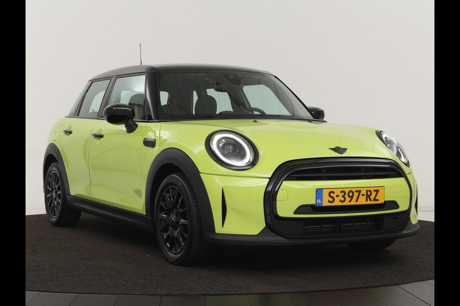 MINI Cooper 1.5 Camden Go Edition | Stoelverwarming | Camera | Carplay | Full LED | Climate control | Sportstoelen | Half leder | Cruise control | Parkeerhulp | Zesty Yellow Metallic